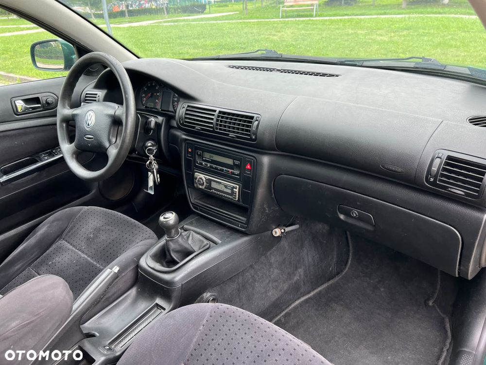 Volkswagen Passat - 25