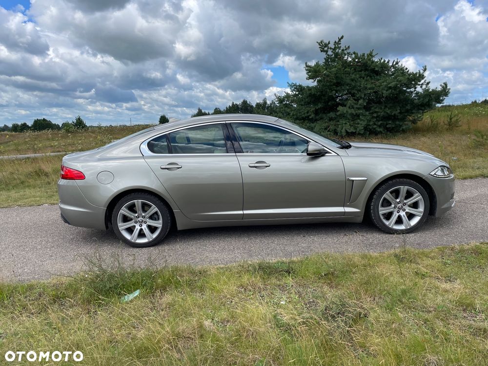 Jaguar XF 2.0 T Luxury - 4