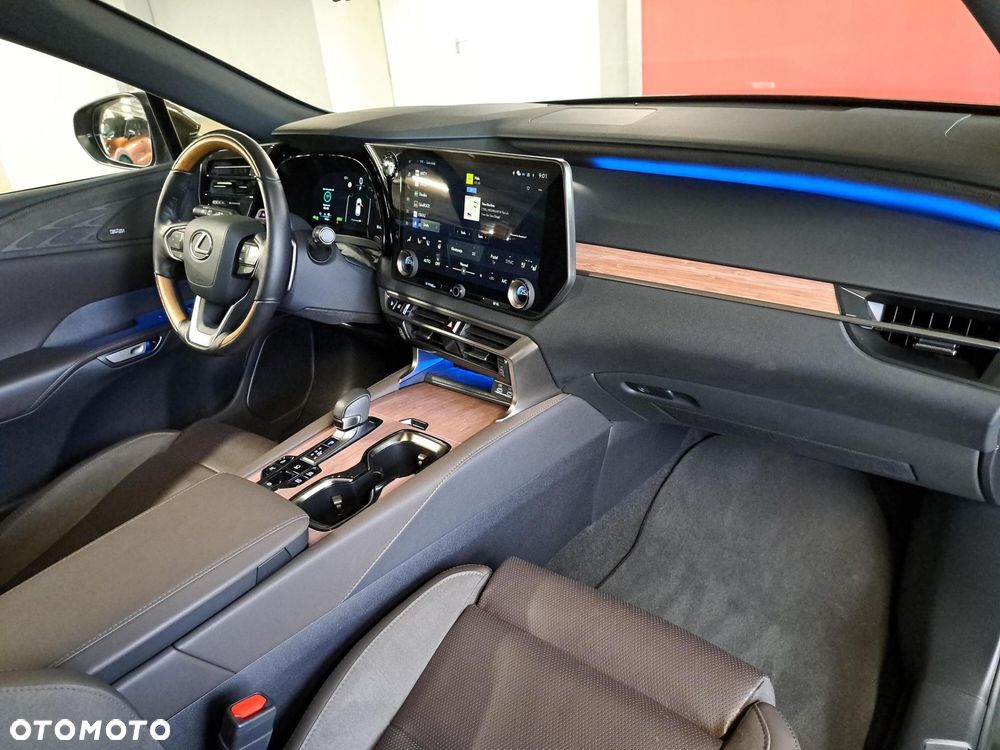 Lexus RX 450h+ Omotenashi - 10