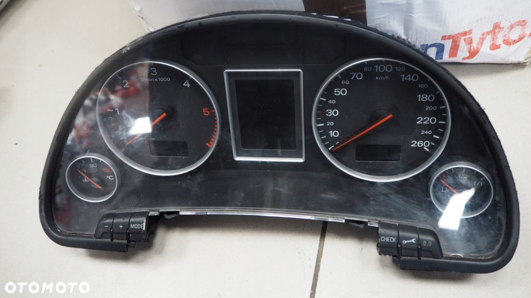 LICZNIK ZEGARY AUDI A4 B6 TDI FIS 8E0920930R - 3
