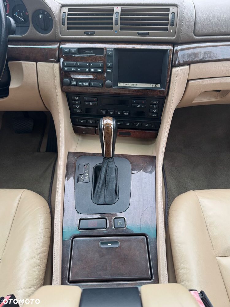 BMW Seria 7 750iL - 30