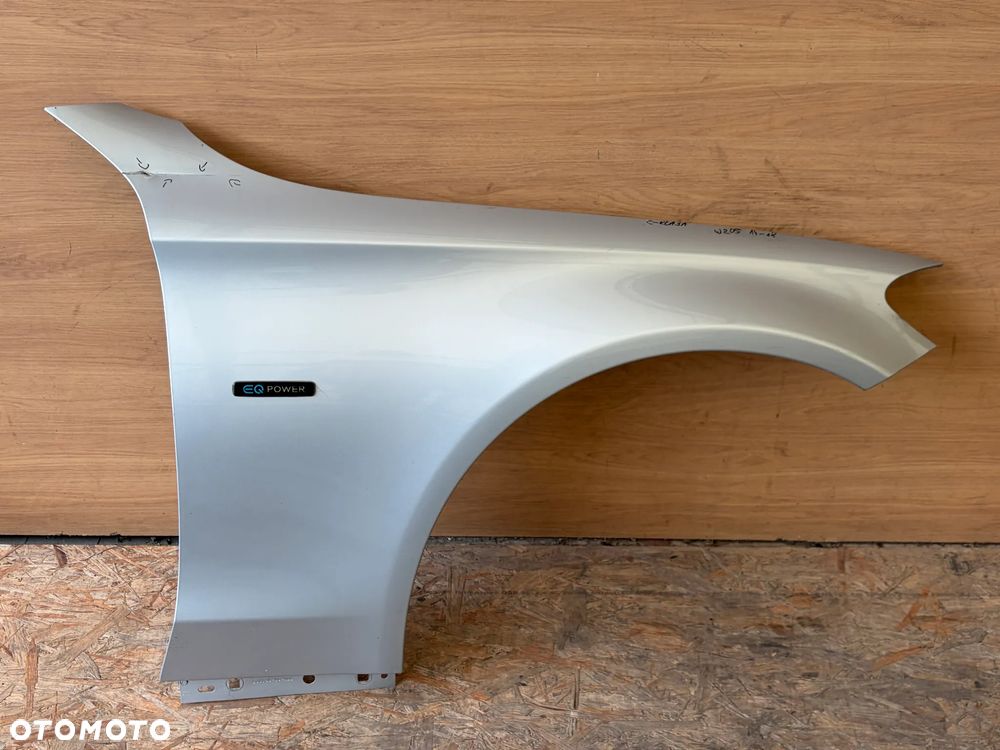 Błotnik przedni prawy Mercedes C-Klasa w205 14- A2058810201 - 1
