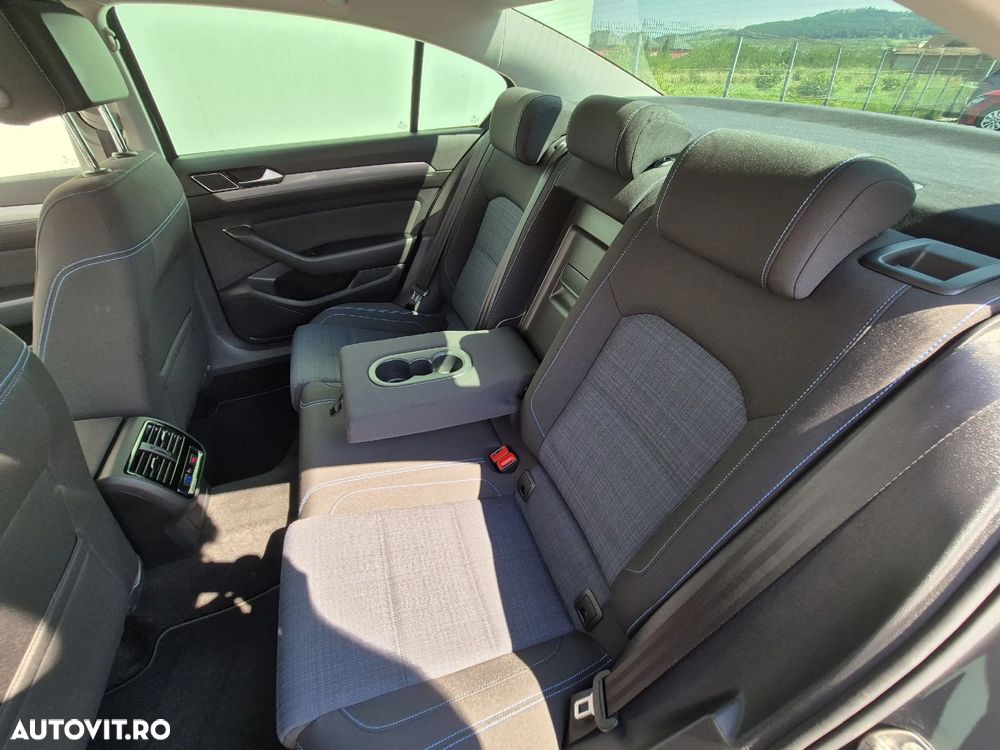 Volkswagen Passat - 12