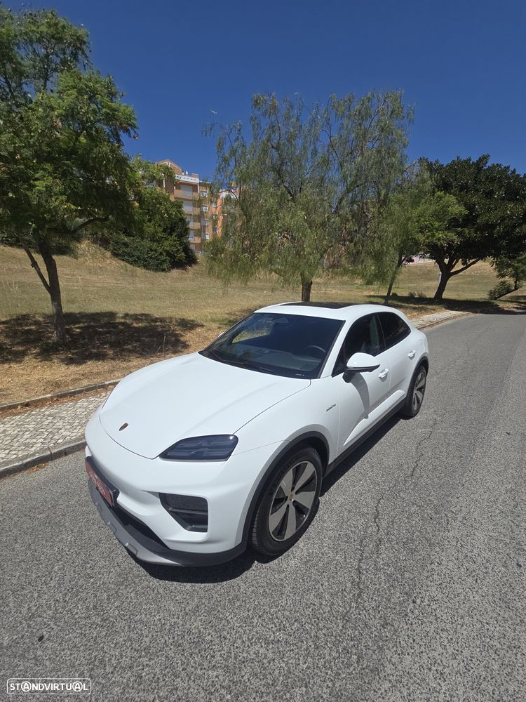 Porsche Macan Electric - 18