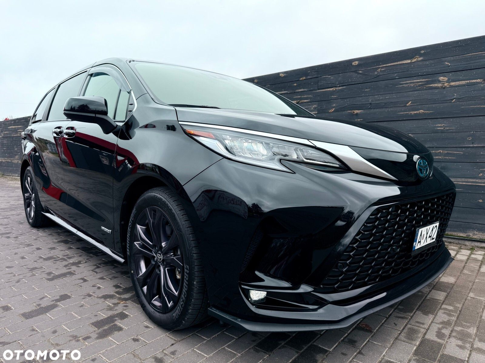 Toyota Sienna - 2