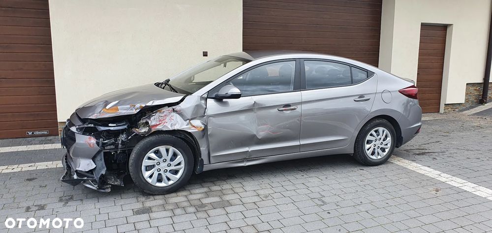 Hyundai Elantra - 10