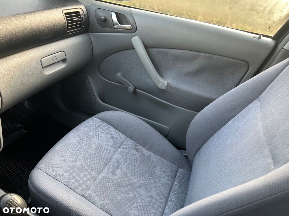 Skoda Octavia 1.6 GLX - 7