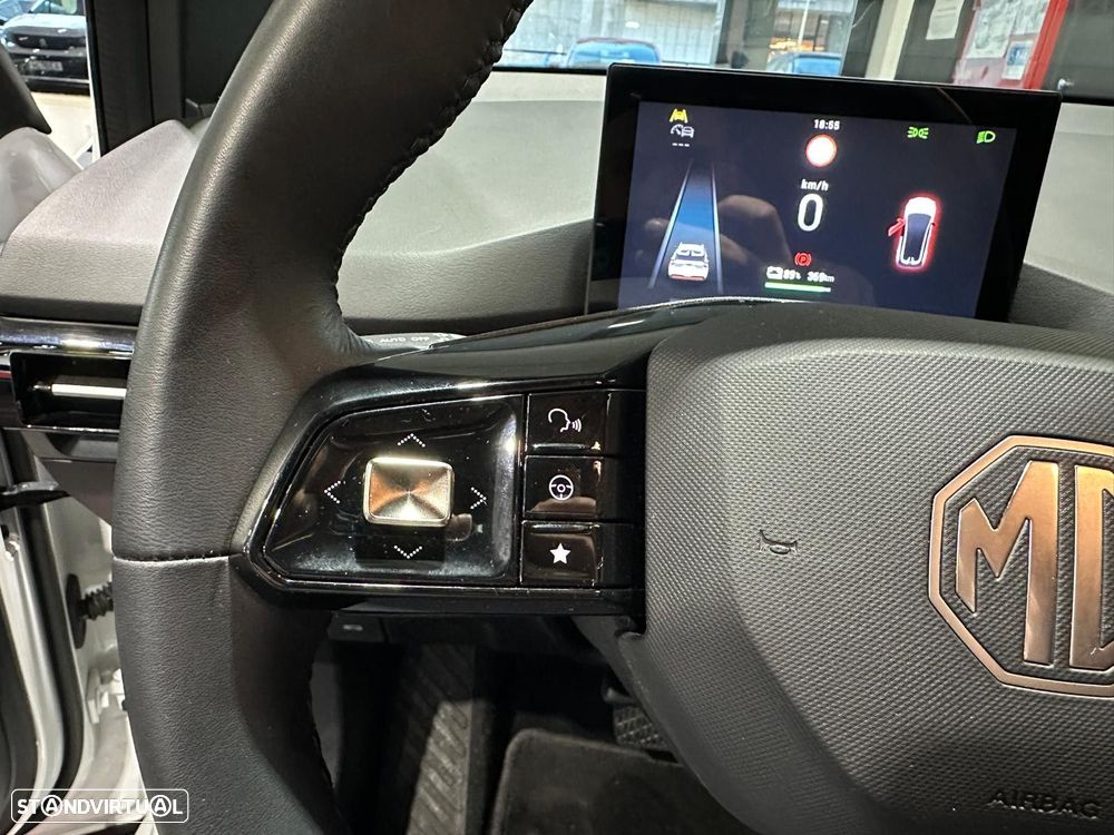 MG MG4 64 kWh Luxury - 42