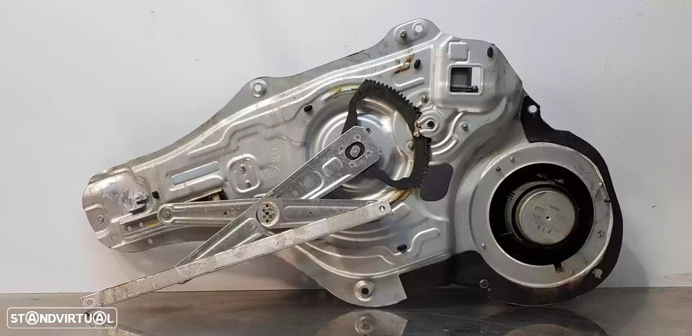 ELEVADOR DE VIDRO FRONTAL DIREITO KIA SPORTAGE 2011 -824803U120 - 2