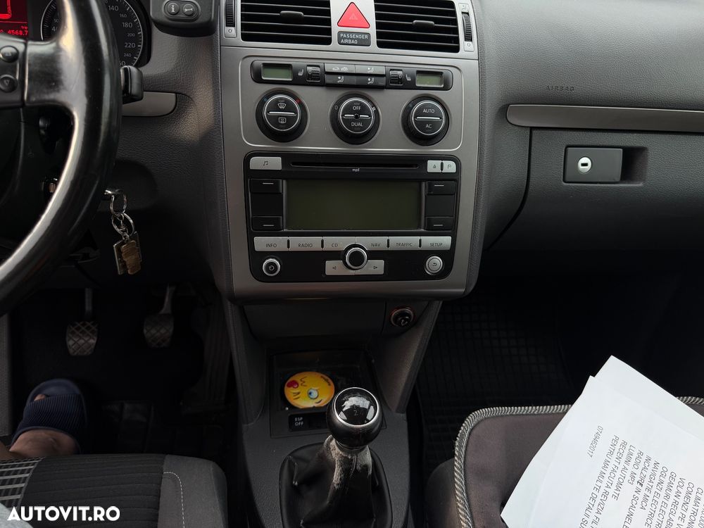 Volkswagen Touran 2.0 TDI Highline - 14