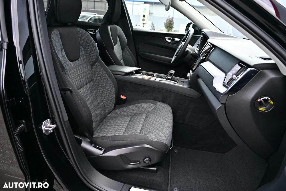 Volvo XC 60 B4 MHEV AT AWD Ultimate Dark - 21