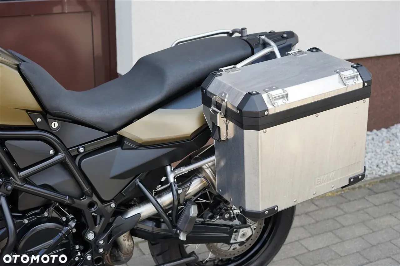 BMW F - 21