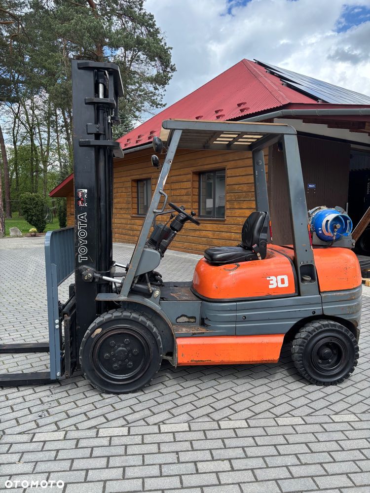Toyota 6FGF30  I właściciel 3t Tony LPG 26 900 NETTO nowy przesuw+pozycjoner wideł - 2