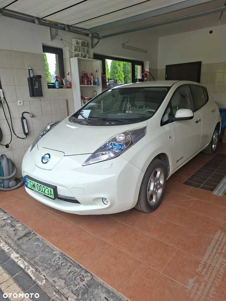 Nissan Leaf 24 kWh (mit Batterie) Visia + - 4