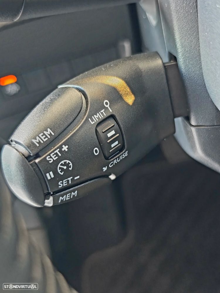 Peugeot e-208 Allure - 34