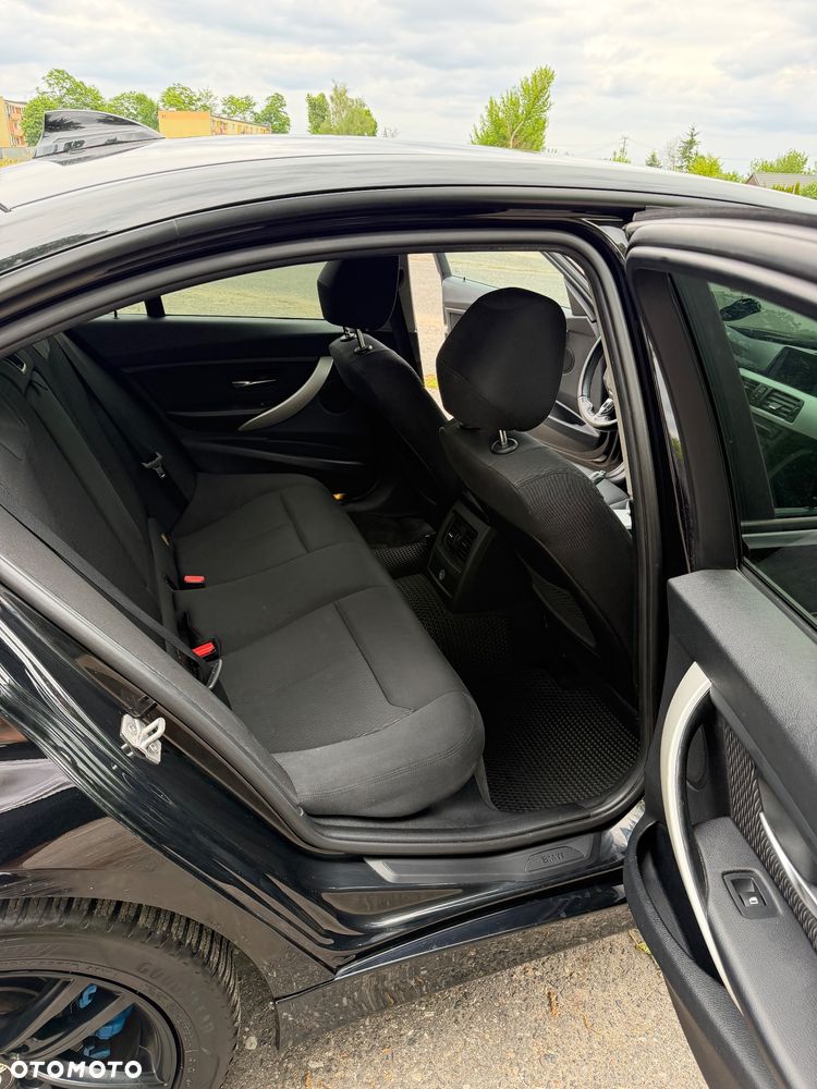 BMW Seria 3 320d Sport Line - 9
