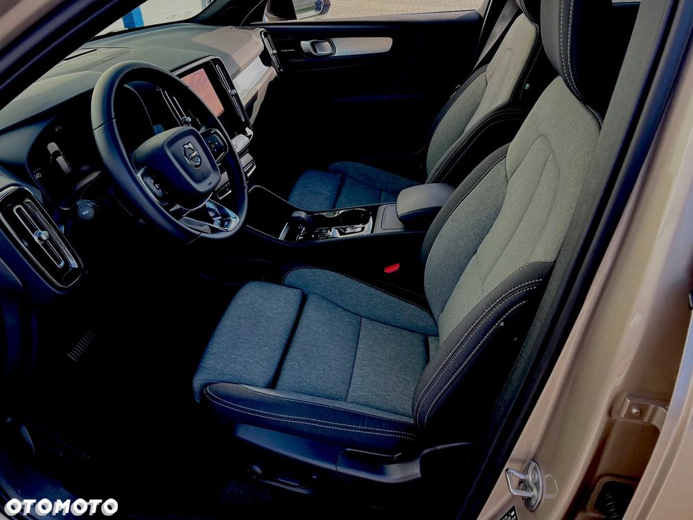 Volvo XC 40 B4 AWD Plus Dark - 17