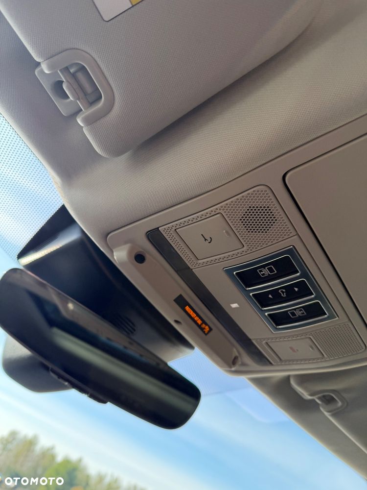 Land Rover Discovery V 3.0 Si6 HSE Luxury - 18