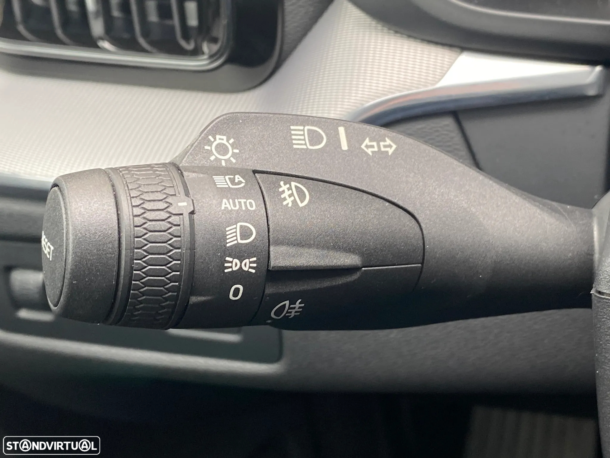 Volvo XC 60 2.0 D4 R-Design Geartronic - 24
