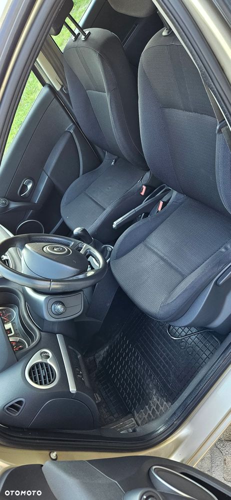 Renault Clio 1.6 16V Expression - 11