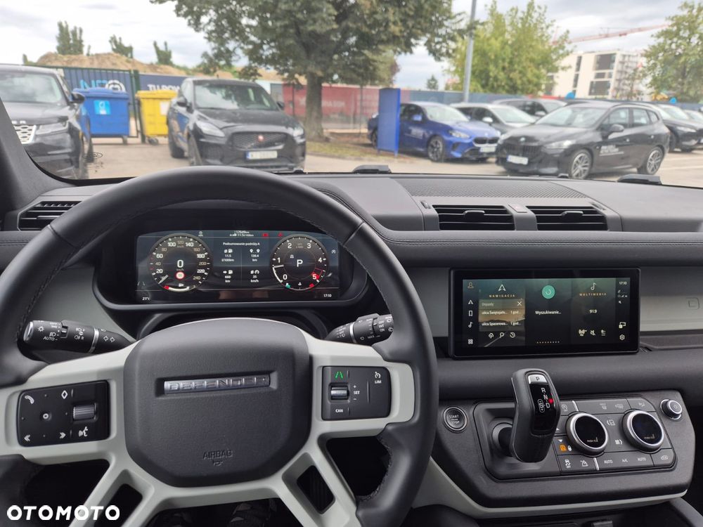 Land Rover Defender 110 D200 X-Dynamic SE - 6