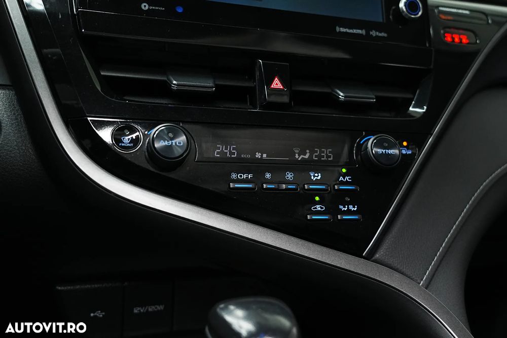 Toyota Camry Luxury - 21