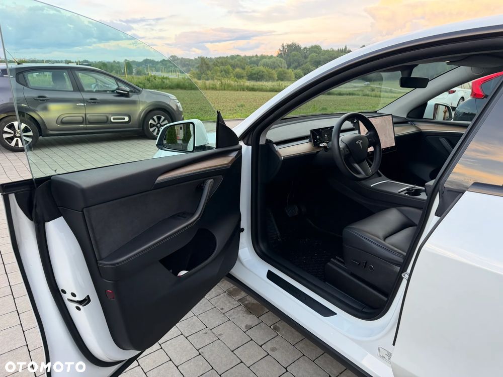Tesla Model Y Long Range AWD - 14