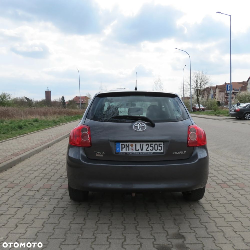 Toyota Auris 2.0 D-4D Life+ - 7