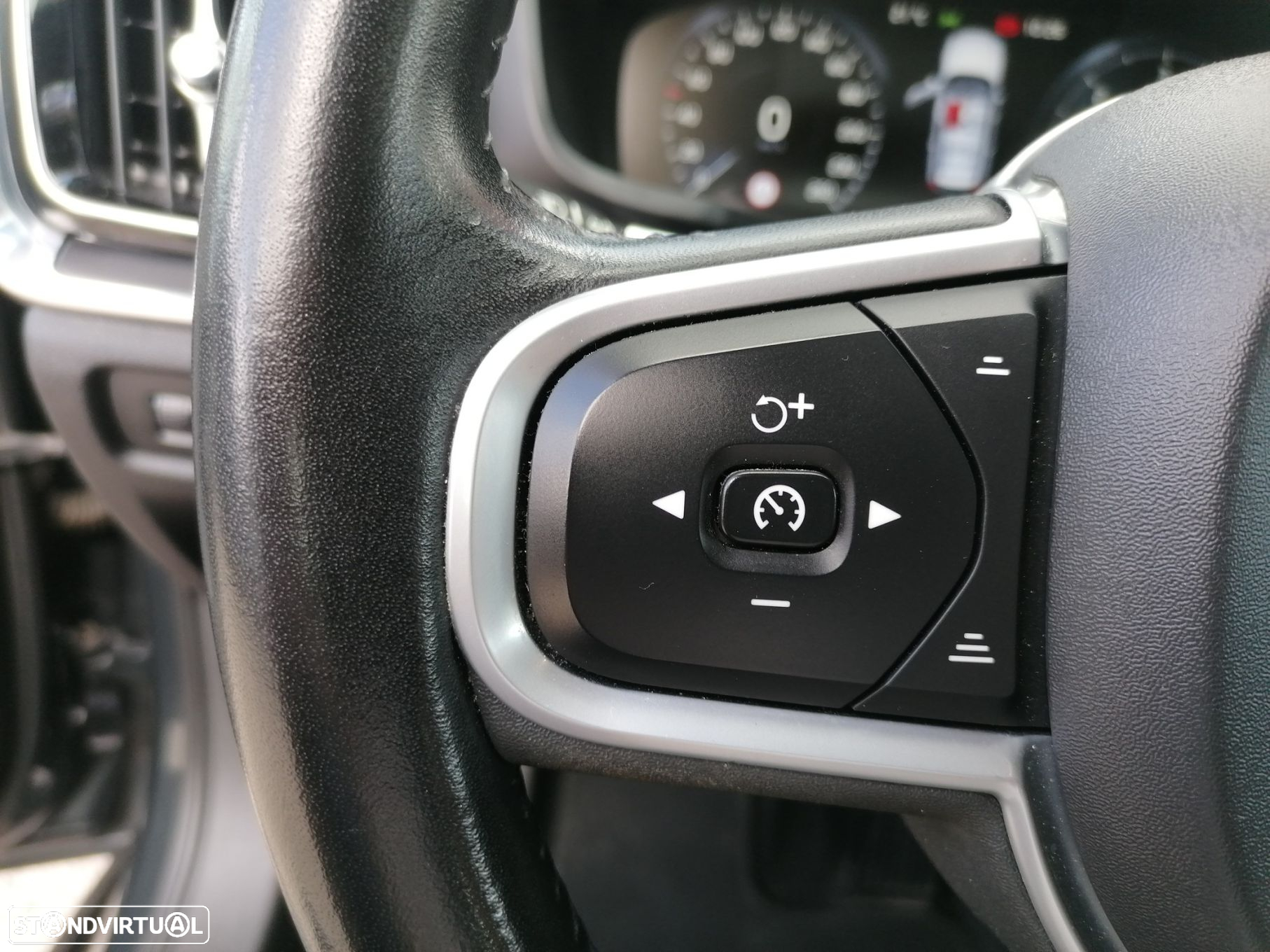Volvo V60 2.0 D3 Momentum Geartronic - 20
