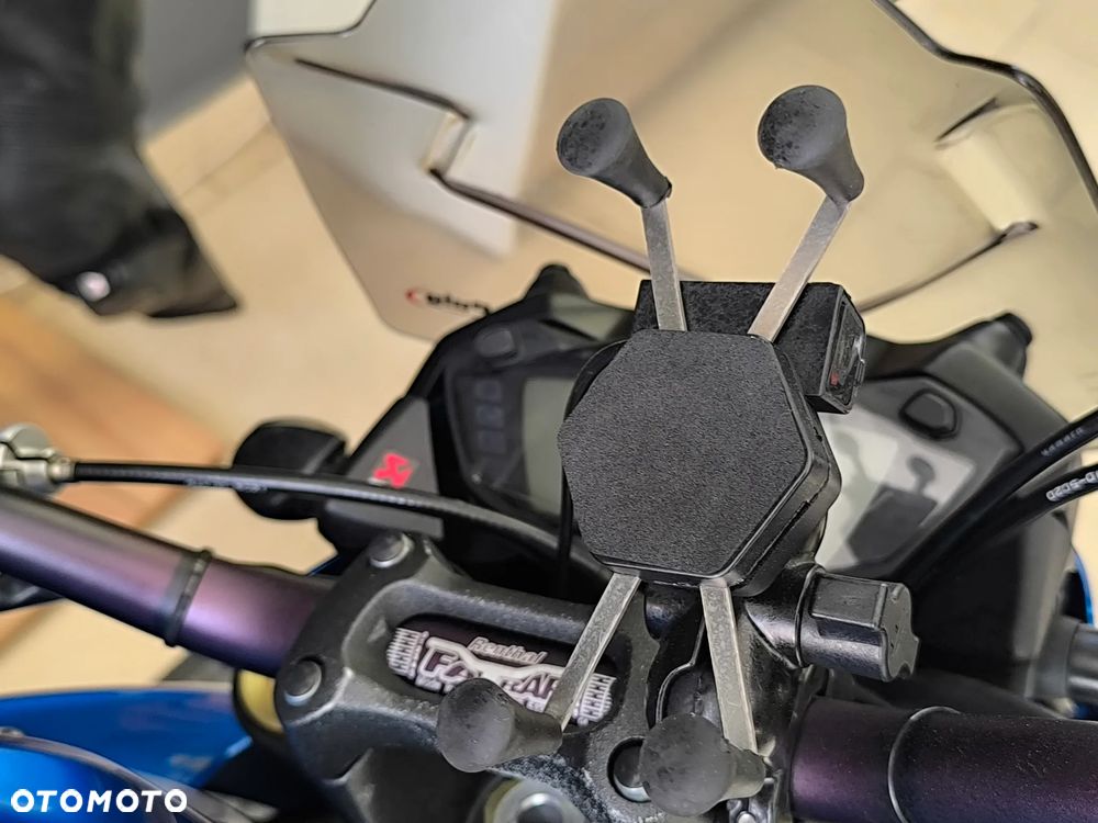 Suzuki GSX - 24