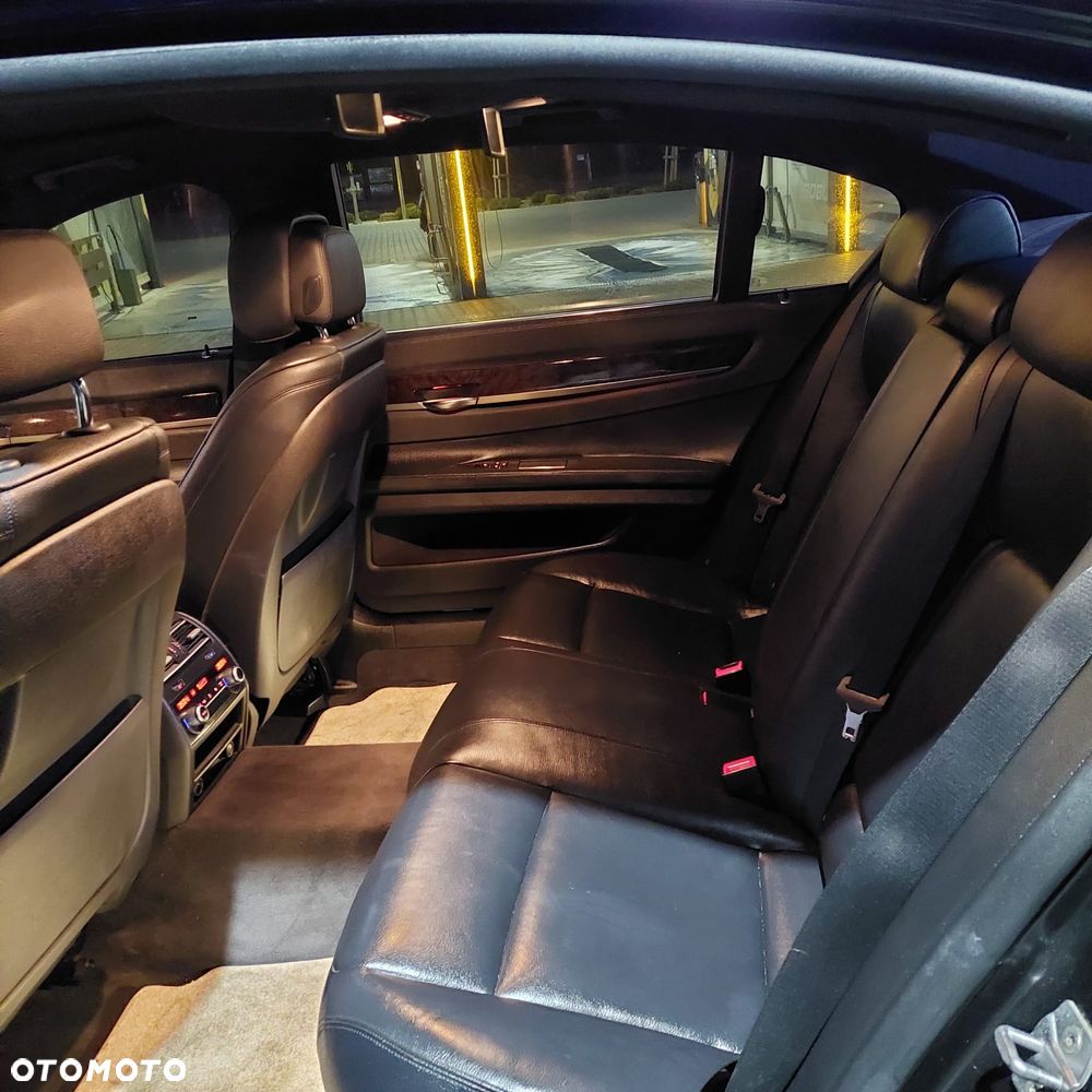 BMW Seria 7 740Li - 22