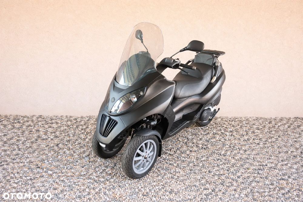 Piaggio MP-3 - 4