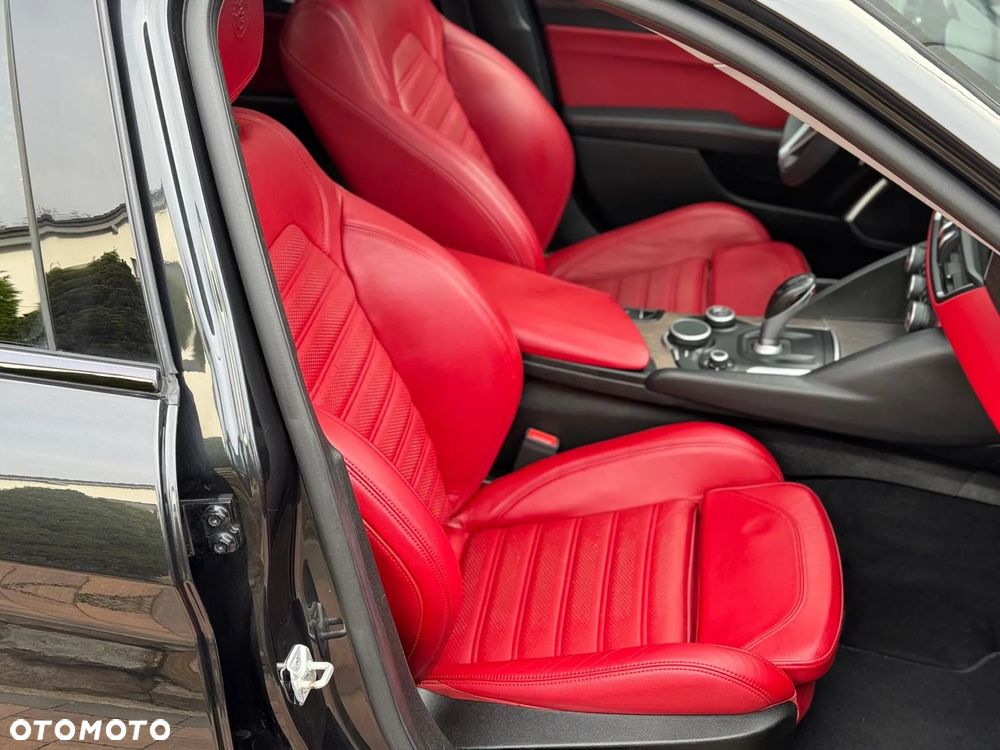 Alfa Romeo Giulia - 10