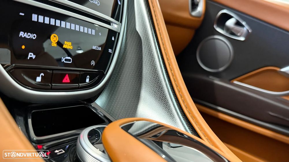 Aston Martin DB11 Coupé - 43