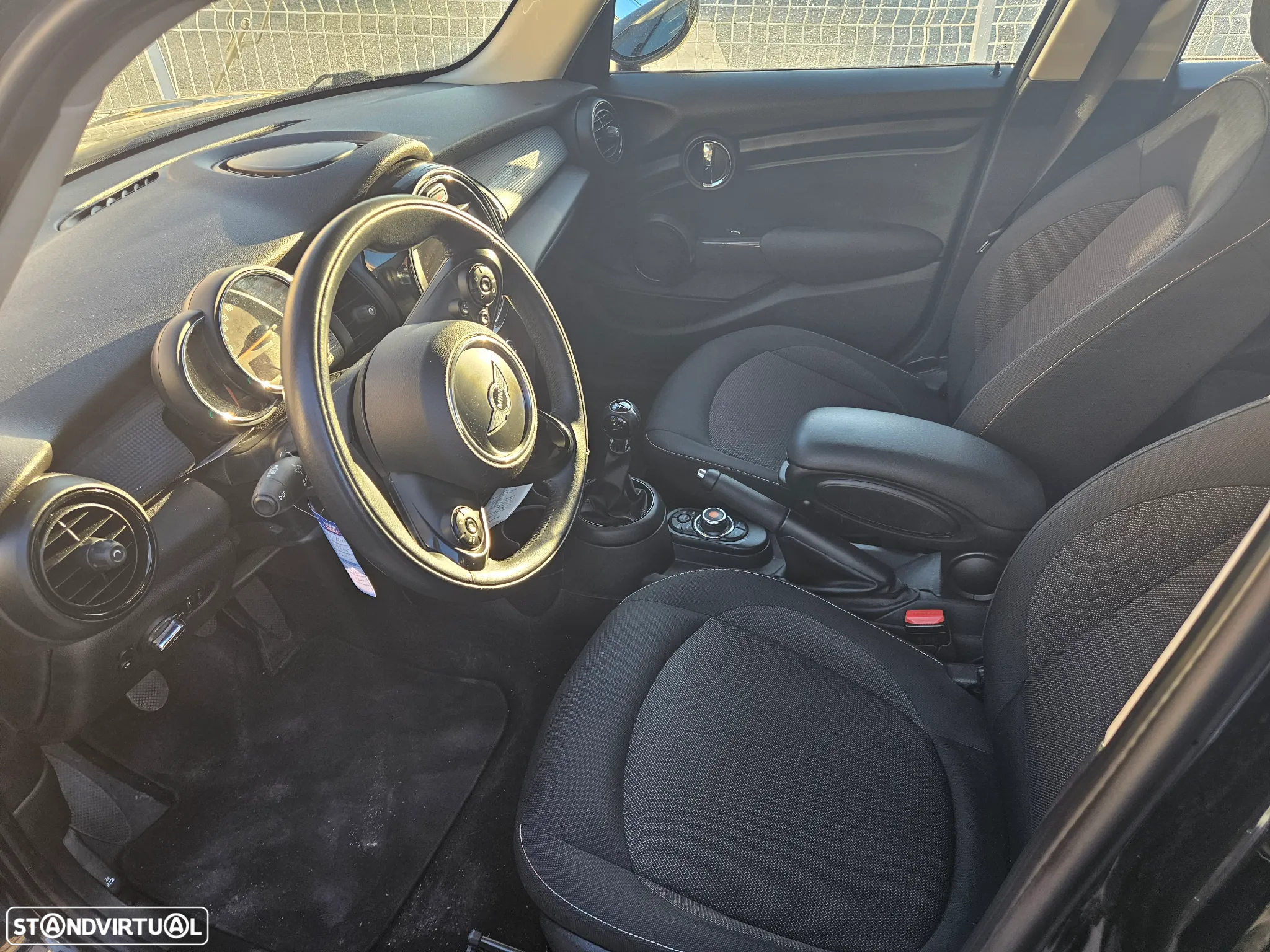MINI 5 Portas Cooper D - 19
