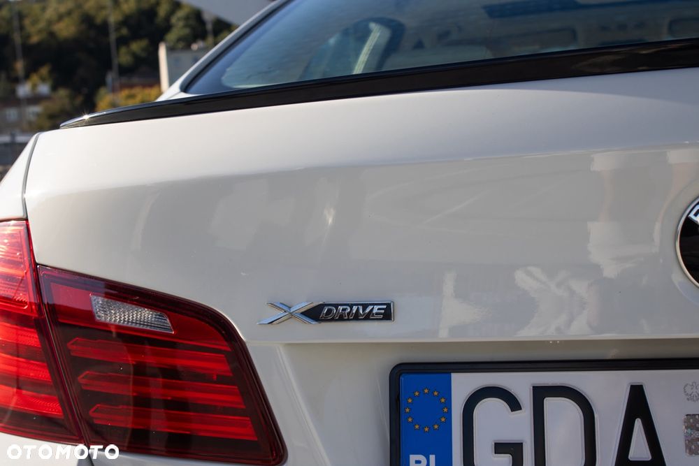 BMW Seria 5 528i xDrive - 17