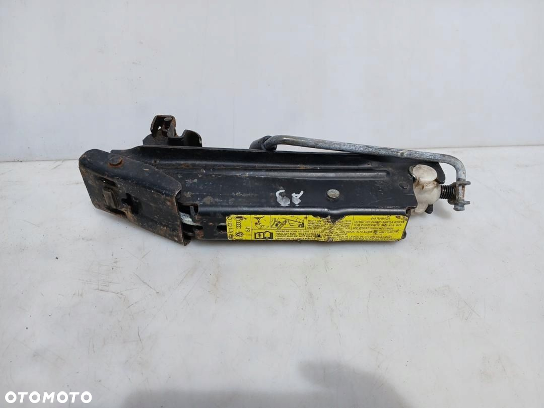 LEWAREK PODNOŚNIK KOŁA ZAPASOWEGO AUDI A3 8P GOLF V 1K0011031C - 2