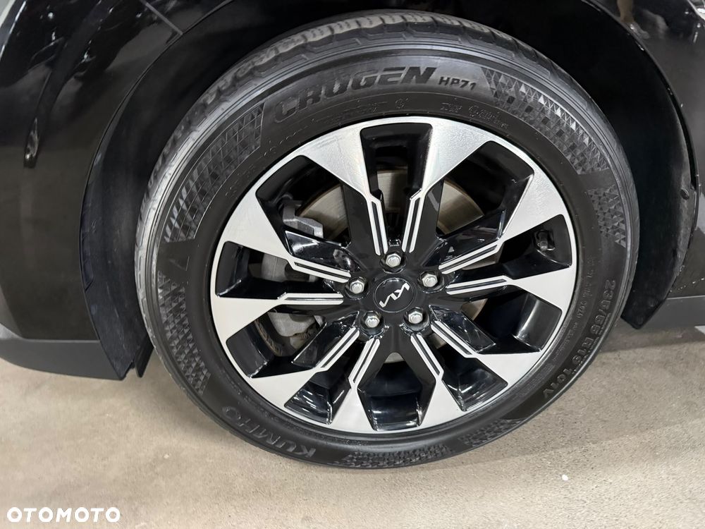 Kia Carnival - 28