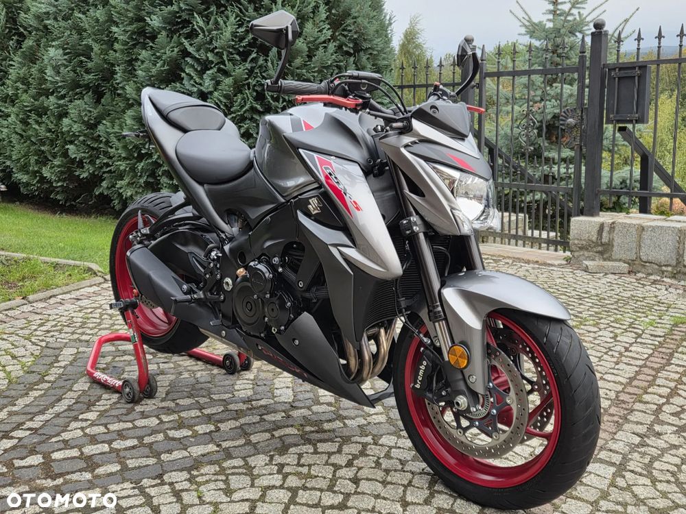 Suzuki GSX - 2
