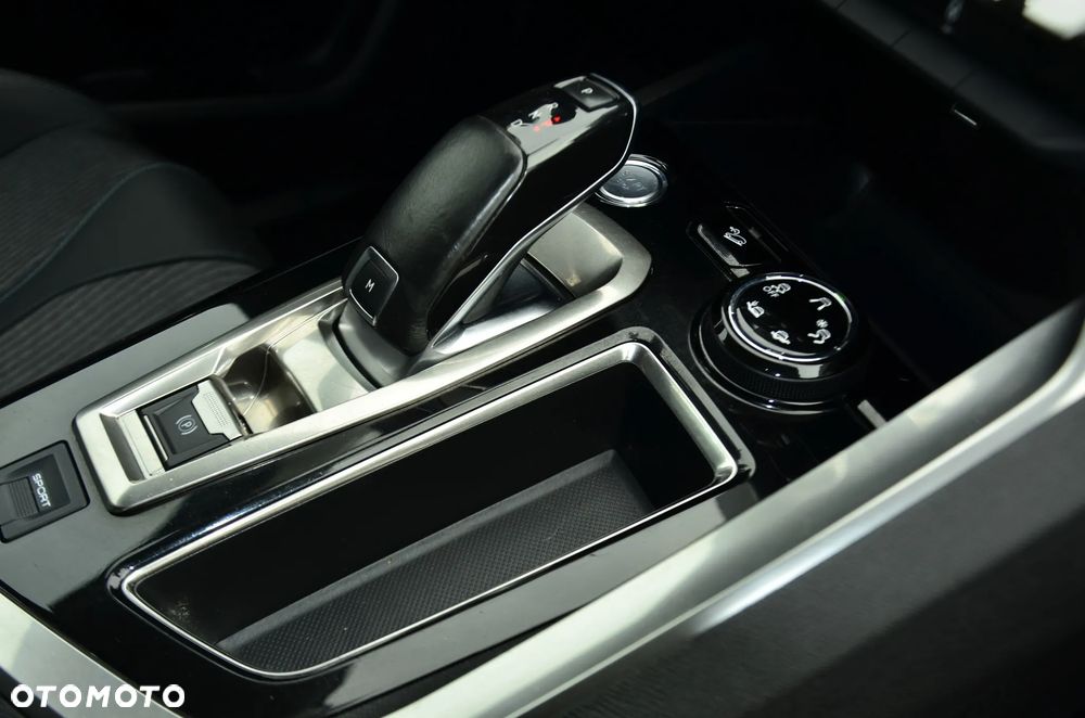 Peugeot 5008 BlueHDi 130 EAT8 Allure - 30