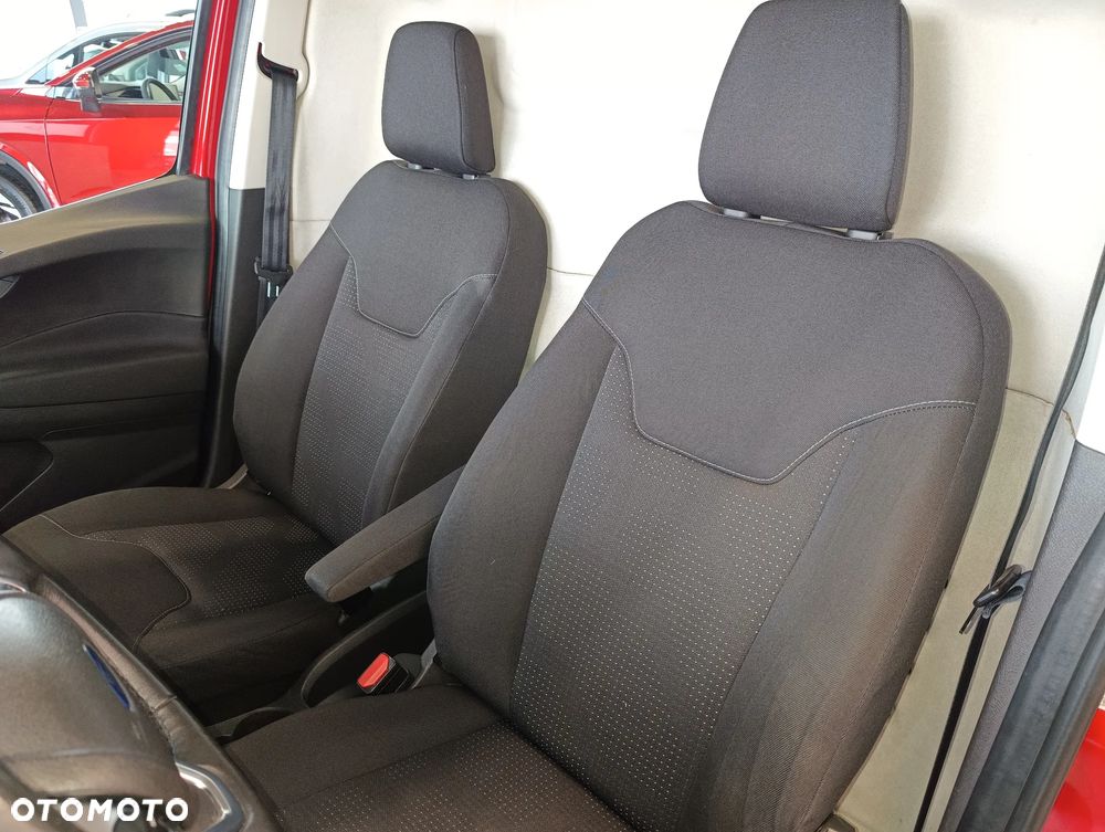 Ford Transit Courier - 18