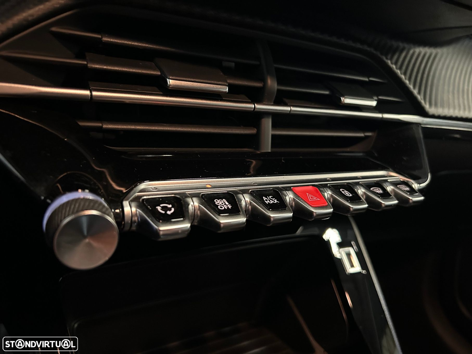 Peugeot 208 1.2 PureTech Active Pack - 29