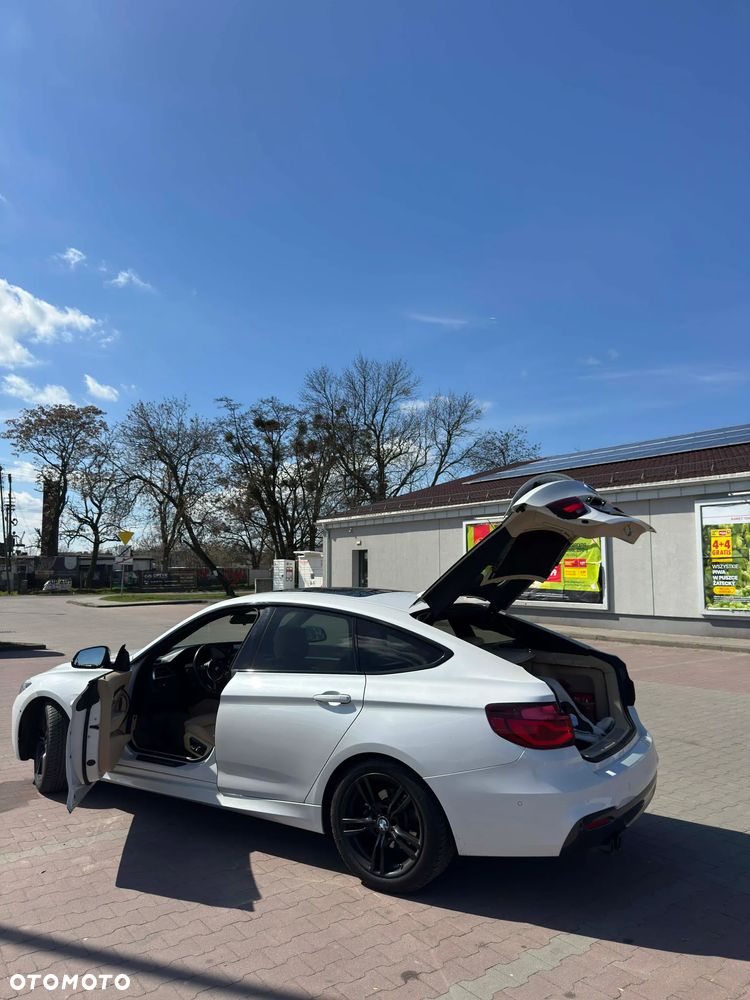 BMW Seria 3 330i xDrive M Sport - 9