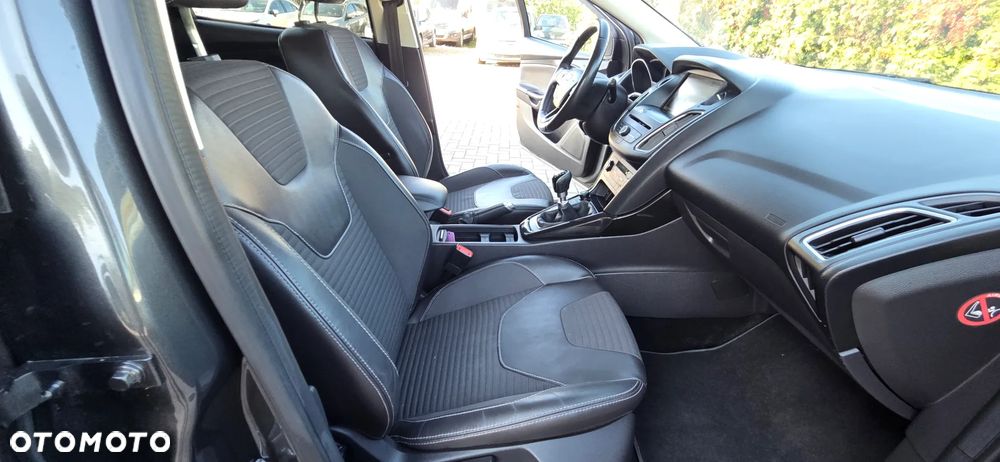 Ford Focus Turnier 1.0 EcoBoost Start-Stopp-System TITANIUM X - 33