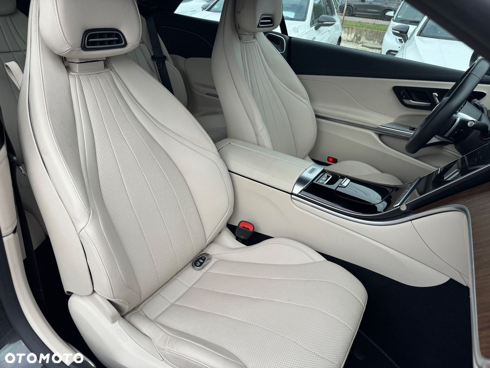 Mercedes-Benz CLE 200 4Matic 9G-TRONIC Edition AMG Line - 23
