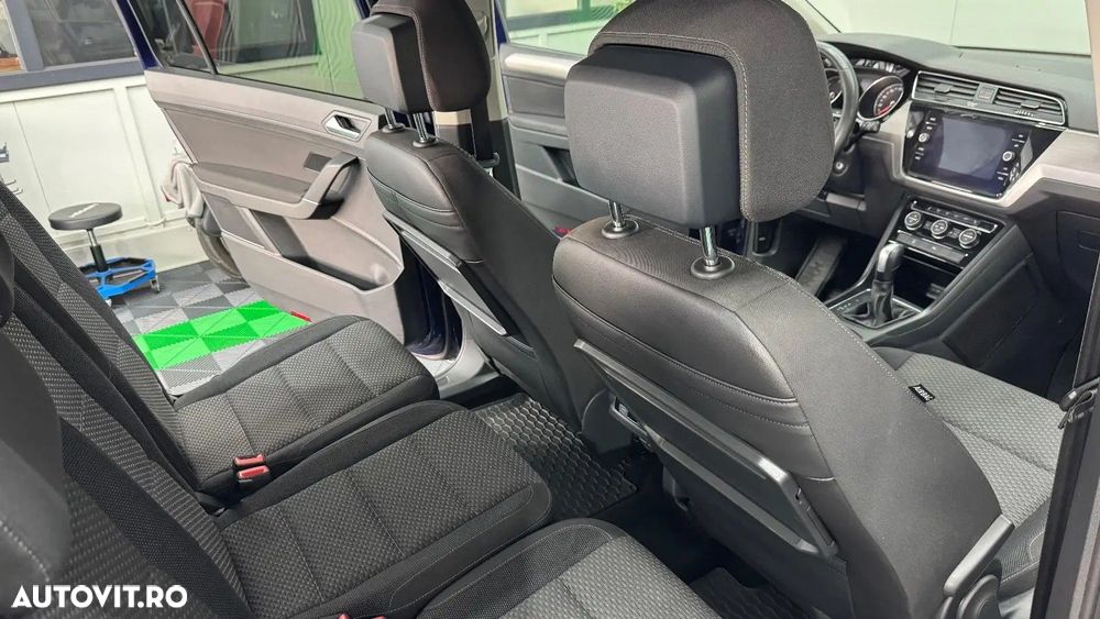 Volkswagen Touran - 16