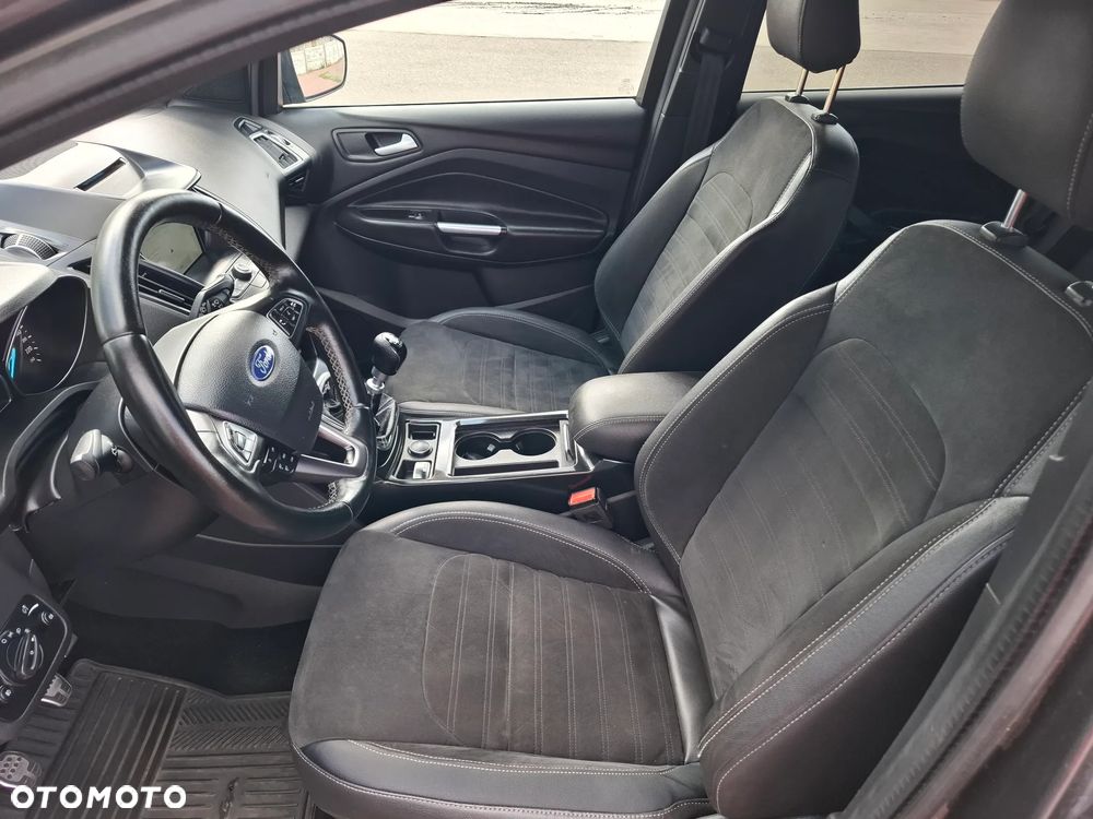Ford Kuga 2.0 TDCi 4x4 ST-Line - 28