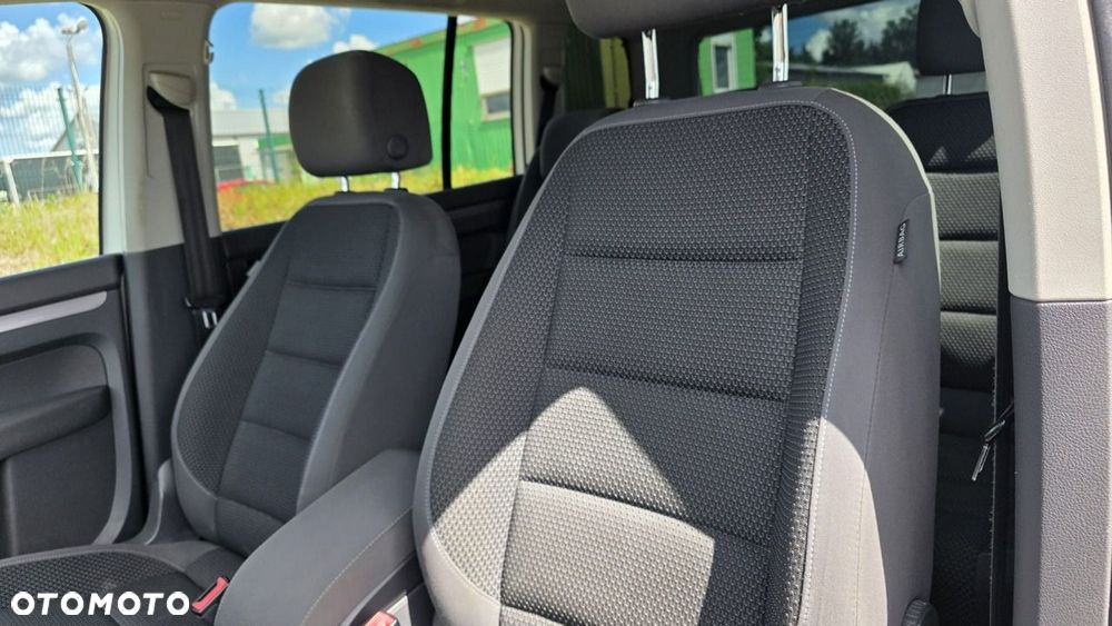 Volkswagen Touran - 17