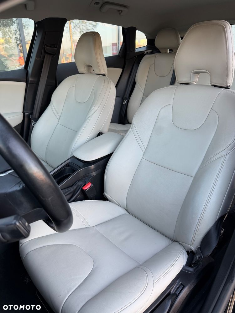 Volvo V40 T3 Geartronic Summum - 13