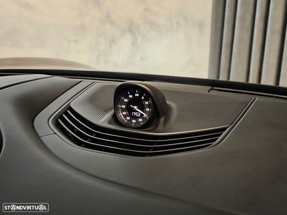 Porsche Taycan Cross Turismo 4 - 16